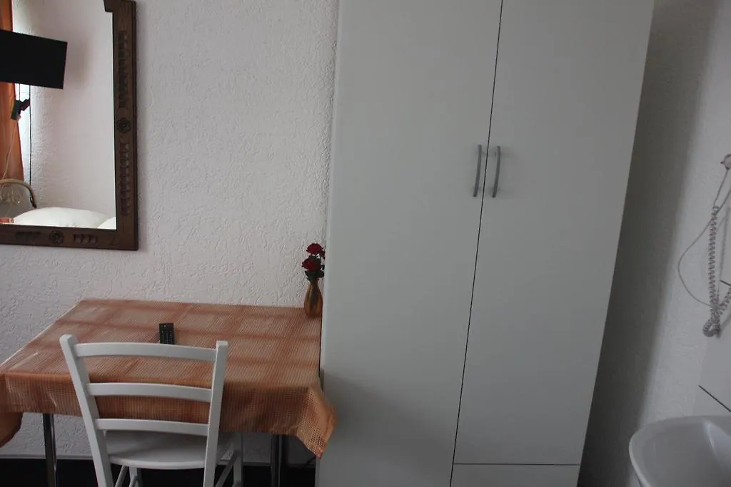 Airport-Hotel zum Taubengrund-1